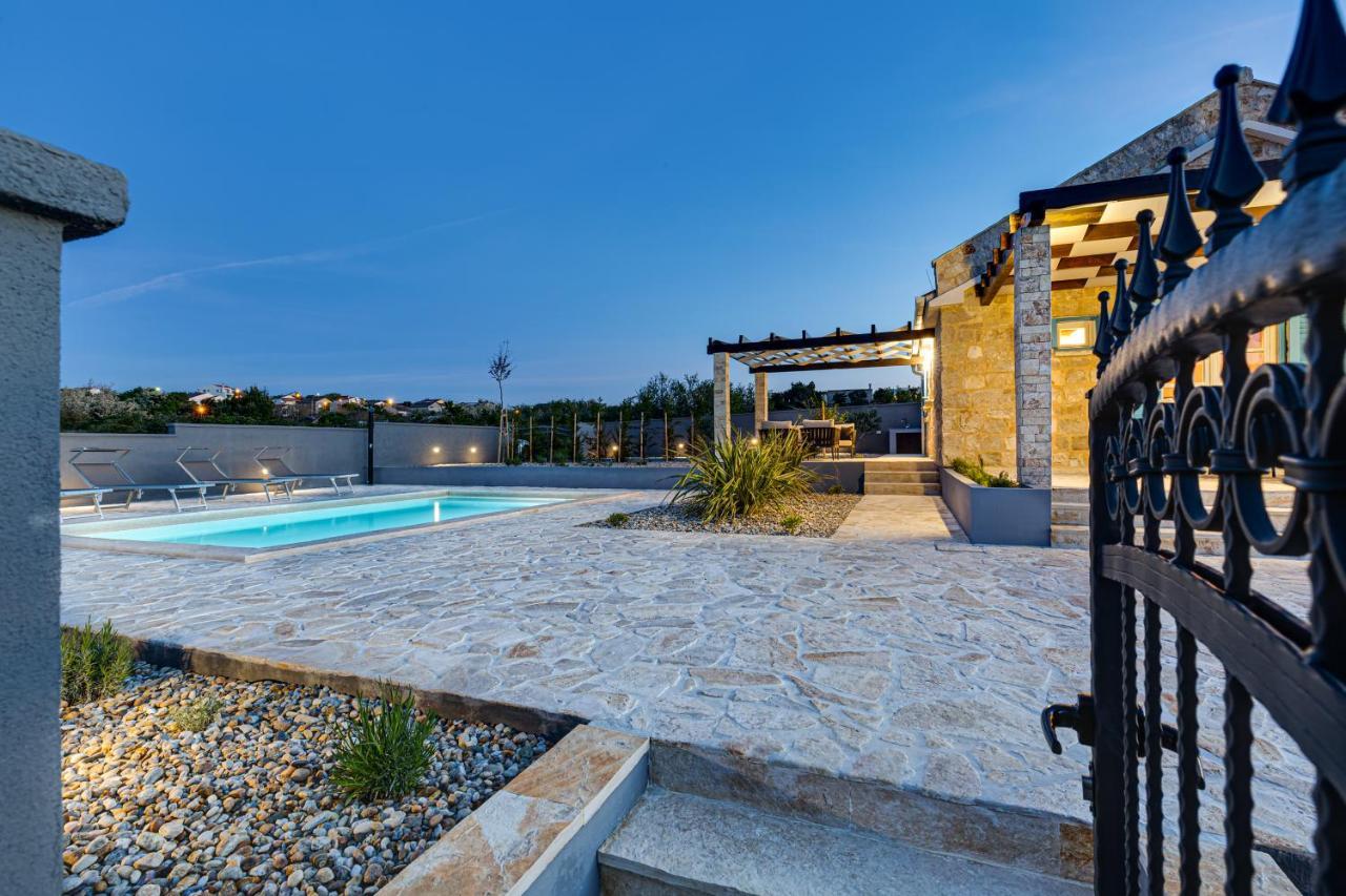 Villa Stonehouse Milan à Ražanac Extérieur photo